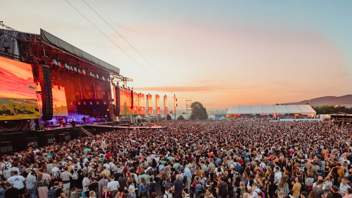 ElectricCastle_MainStage_Photo2