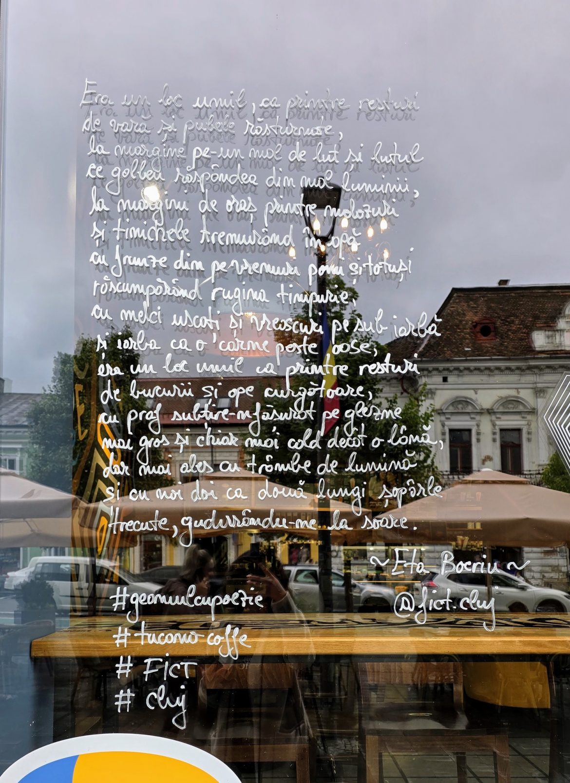 geamul cu poezie în oraș, sursa foto FITC