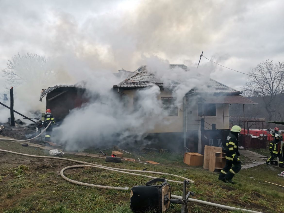 incendiu casa vultureni